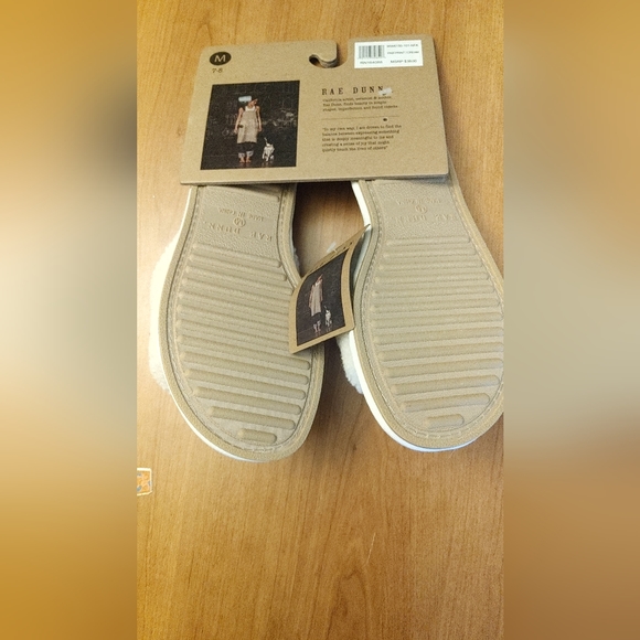 💥HOST PICK💥NWT Rae Dunn Dog mom cushioned slippers - Picture 2 of 6